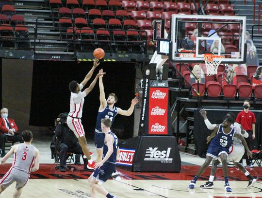 UNLV Runnin’ Rebels Beat Utah State Aggies for Fifth Win in a Row 