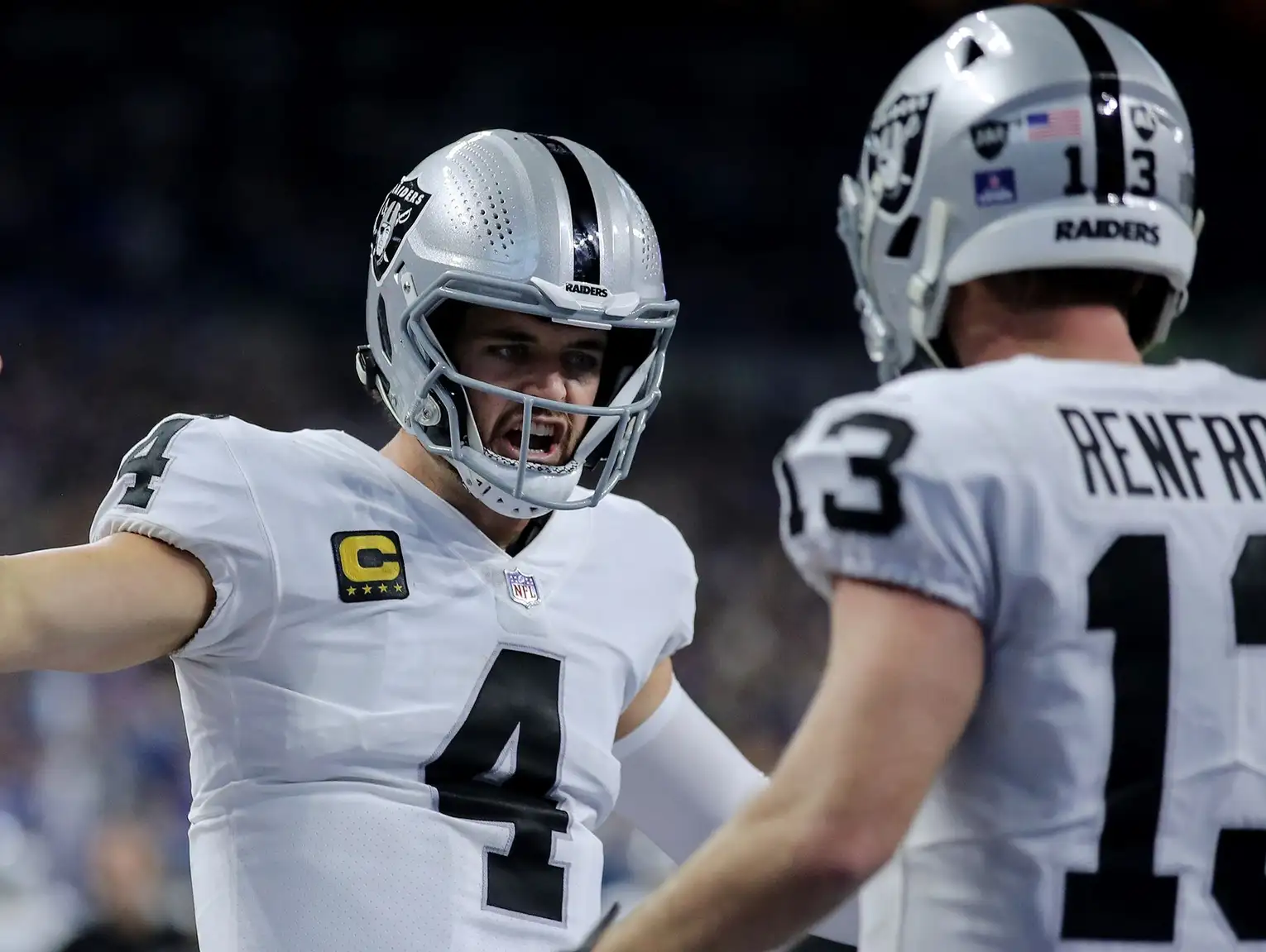 Carr, Raiders beat Colts 23-20 to close in on playoff spot