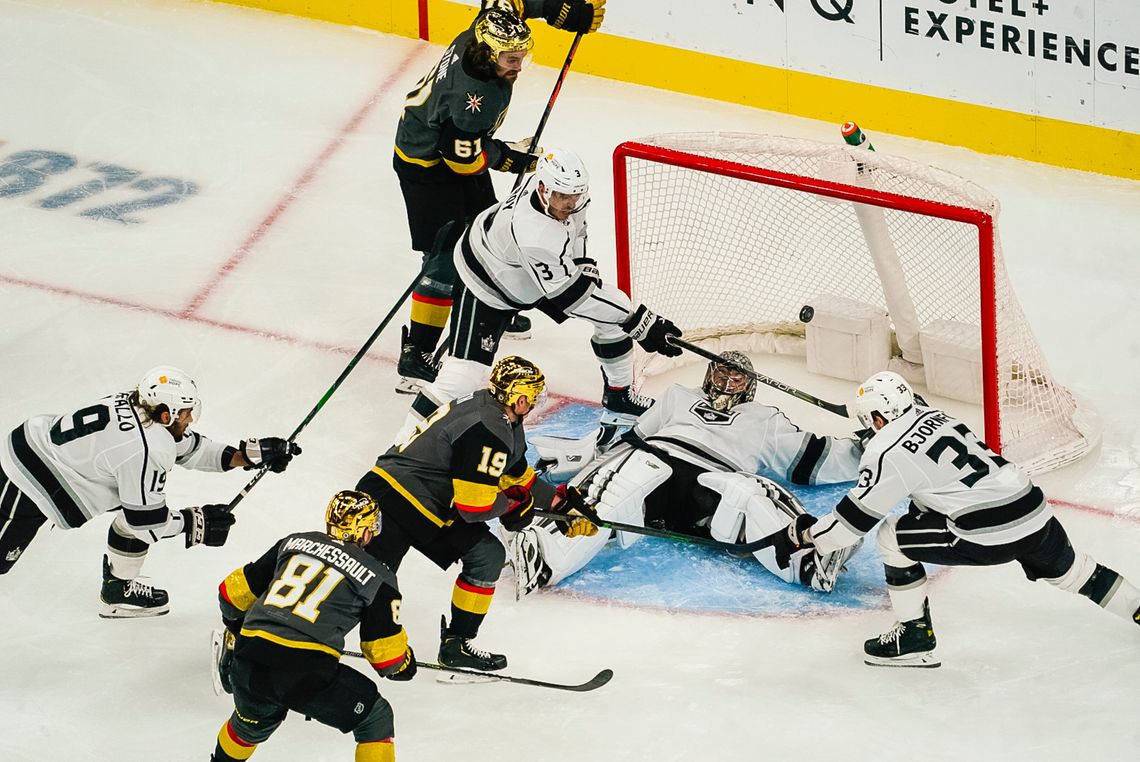 Huge Second Period Sparks Golden Knights Blow Out Victory Over LA Kings 